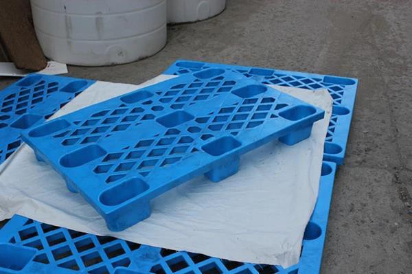 Plastic Pallets.jpg